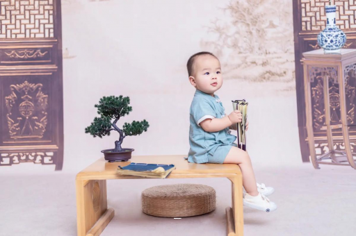 大悟四个月宝宝可以坐着吗 大悟四个月宝宝可以坐着吗